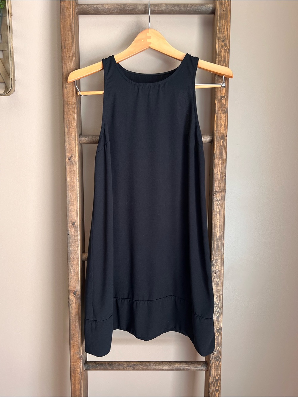 Leith Classic Black Sleeveless Shift Dress